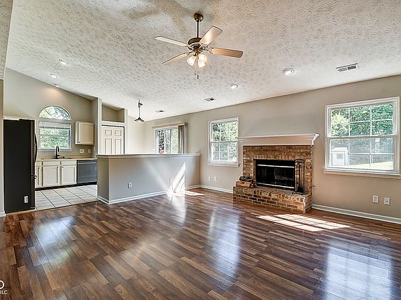 3rd image of 7823 Winding Creek Pl