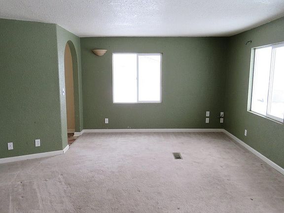 4th image of 15 Circle South Ct