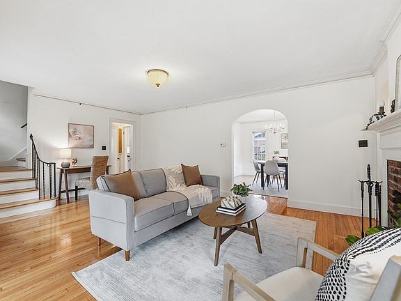 3rd image of 104 Spring St