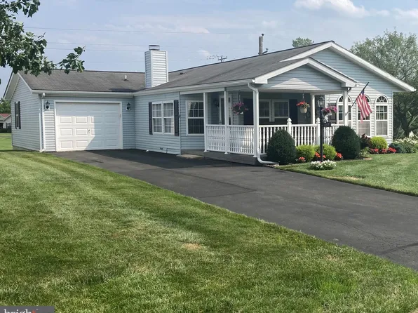 607 Bent Pine Cir, New Hope, PA 18938