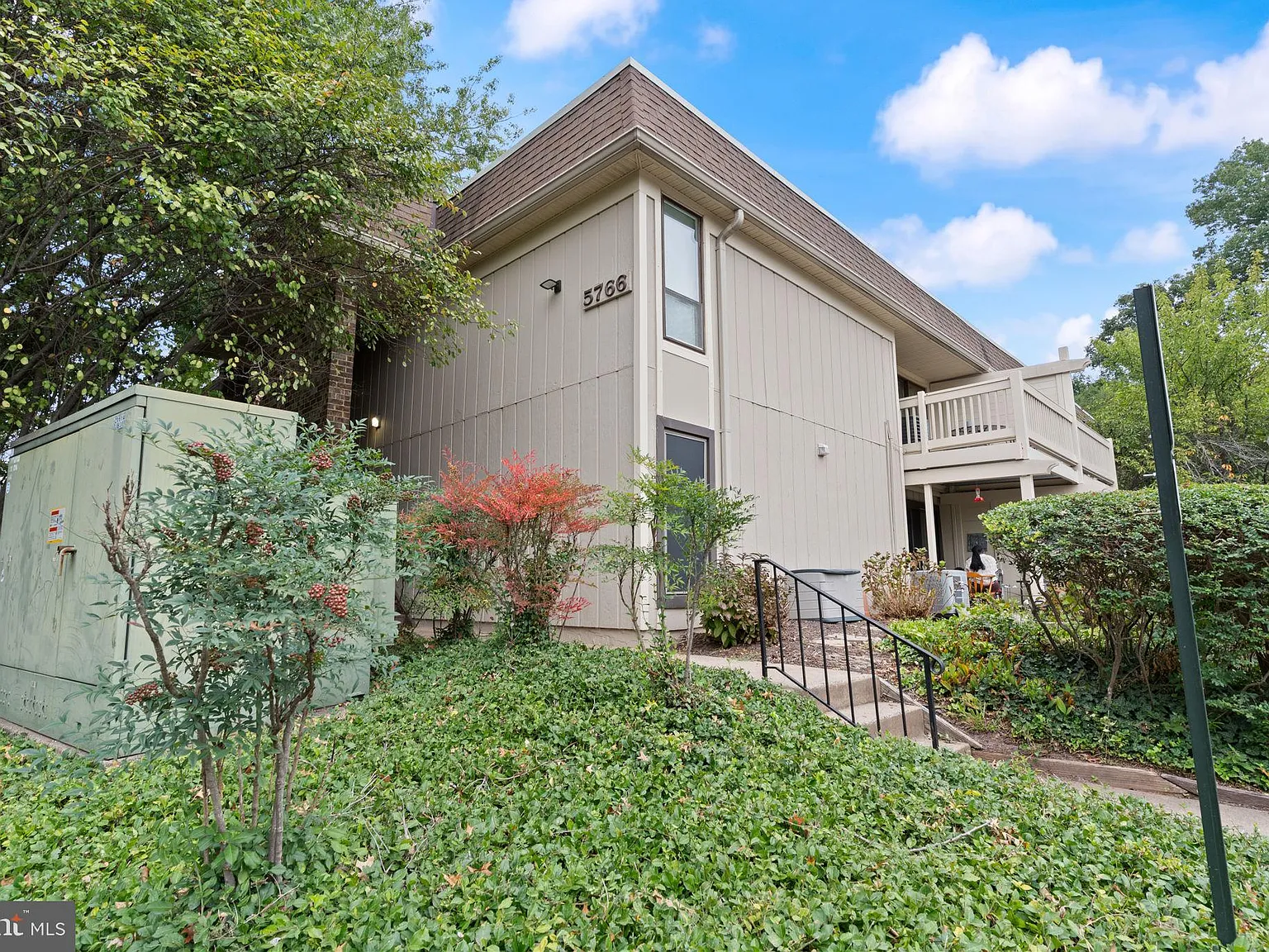 Cardinal Forest Condo — Photo 1