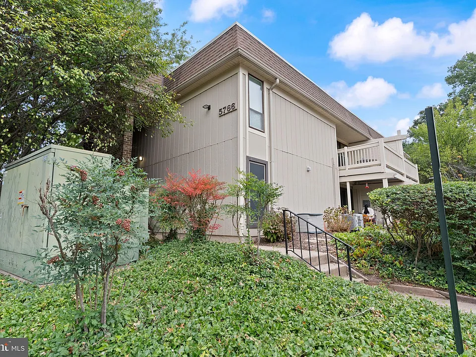 5766 Rexford Ct #M