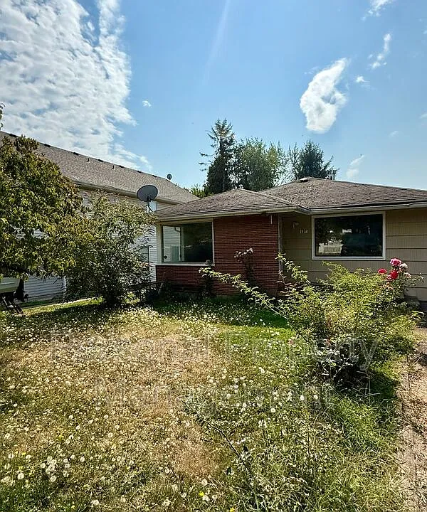 1104 G St