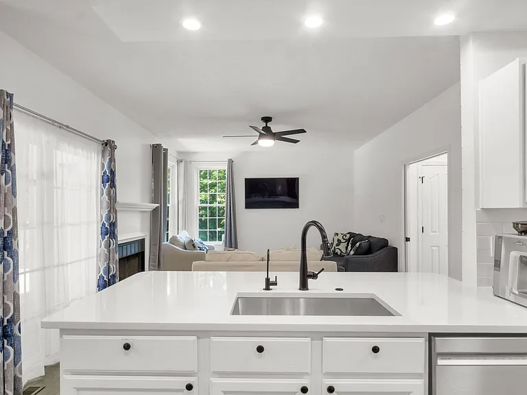 717 Lantern Pl — Photo 19