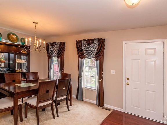 3rd image of 6189 Boyne Dr