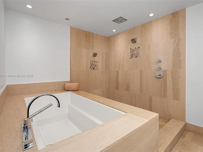 5875 Collins Ave #1202 — Photo 36