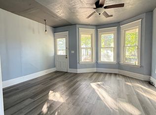 1122 3rd St, Moline, IL 61265