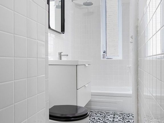 4th image of 210 E 17th St APT 4A