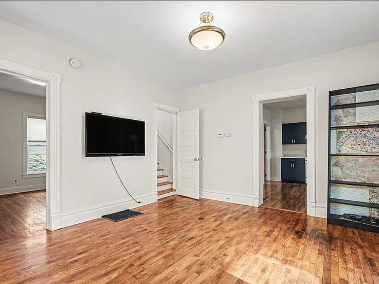 816 Innes St NE — Photo 2