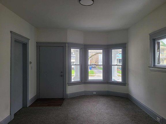 5th image of 3006 E 130th St Unit 1