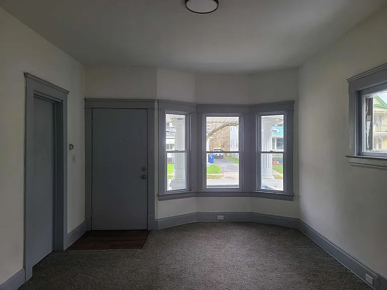 3006 E 130th St #2 — Photo 8