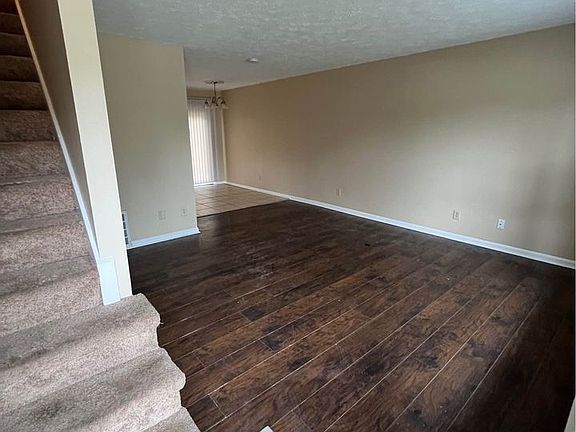 3rd image of 250 Wayne Dr #4C