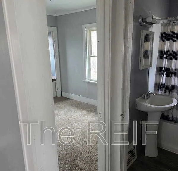 1023 Barrie Ave — Photo 8