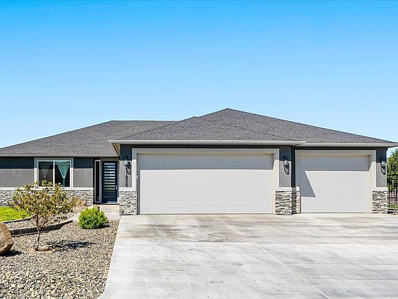 2nd image of 11808 S Gallop Ln