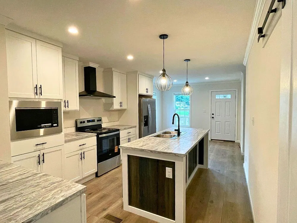 3 bed, 2.0 bath, 1290 sqft, $1,975 — Photo 2