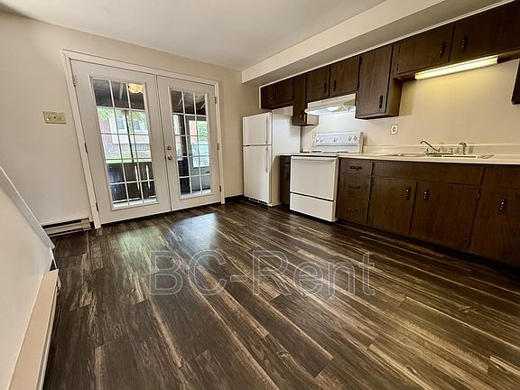 2nd image of 230 W Madison St APT 3