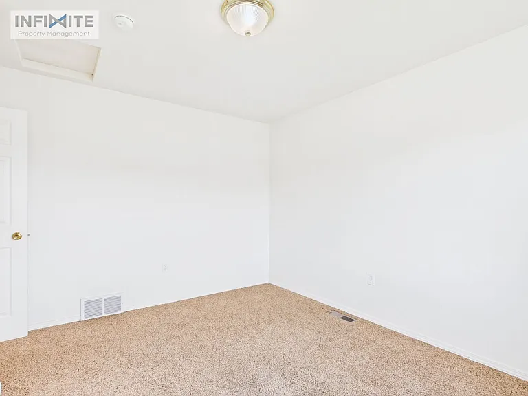 810 Mantle Dr #B — Photo 14
