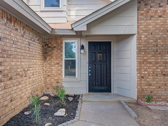 4th image of 306 N Elkhart Ave
