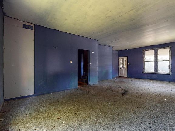 3rd image of 8101 Ellerton Ave