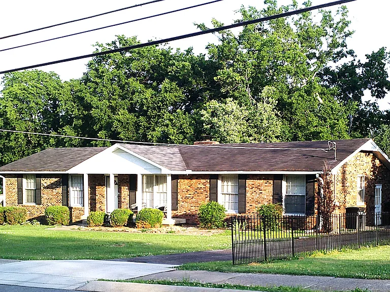 140 Wessington Pl — Photo 1