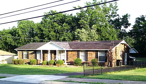 140 Wessington Pl Photo 1