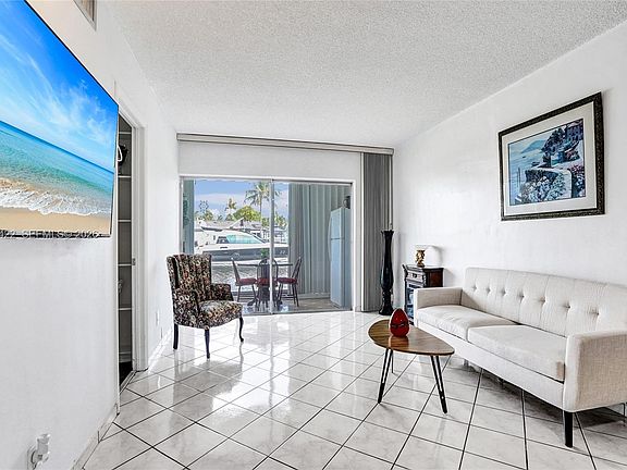 4th image of 455 Paradise Isle Blvd APT 104