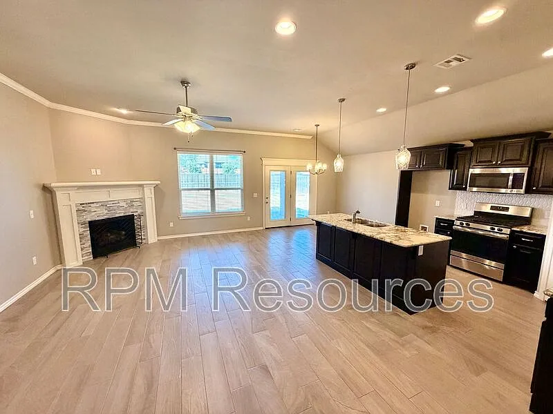 3 bed, 2.0 bath, 1464 sqft, $1,650 — Photo 4
