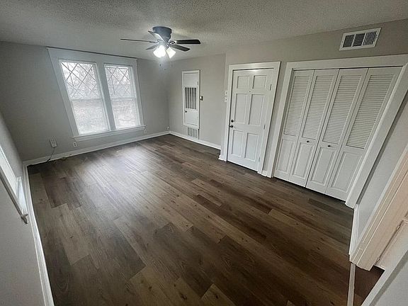 3rd image of 1020 Kavanaugh Blvd #D