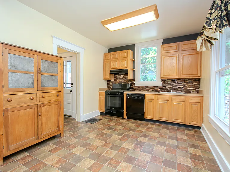 1613 Edgeland Ave — Photo 10