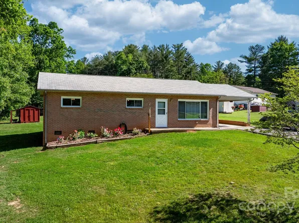1180 Dusty Oak Ln, Hudson, NC 28638