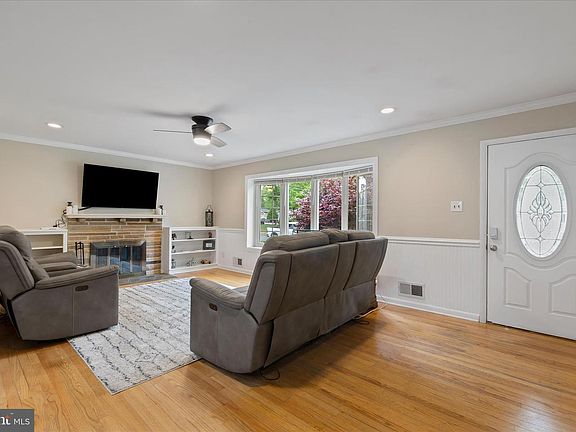 4th image of 735 Cottonwood Dr