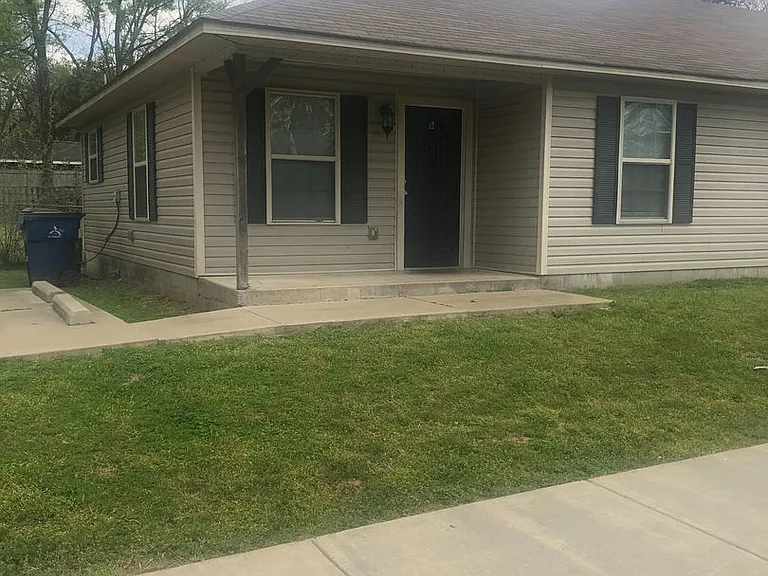 2101 N J St — Photo 1