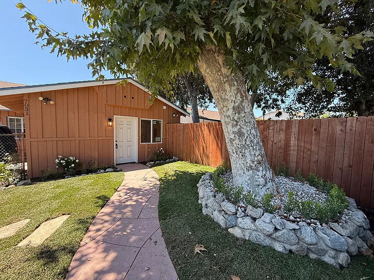 7029 Bellaire Ave #C — Photo 2