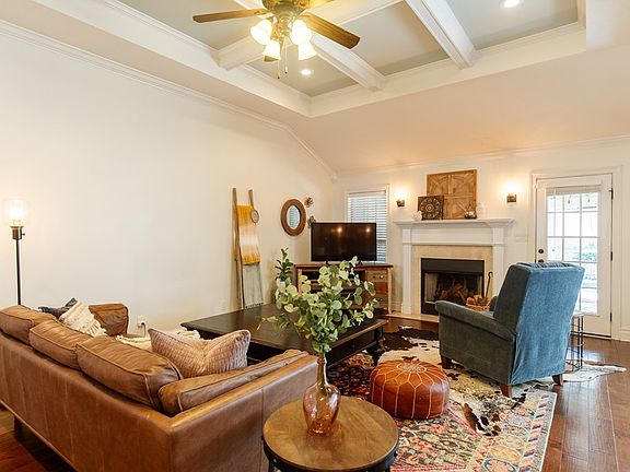 5th image of 4648 San Saba Dr