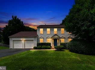 1588 Kingstream Cir, Herndon, VA 20170