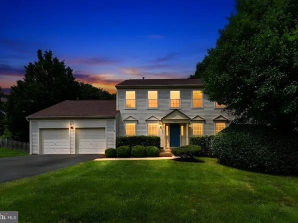 1588 Kingstream Cir, Herndon, VA 20170