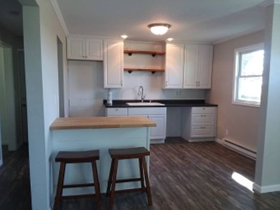 2nd image of 305 E Illinois St