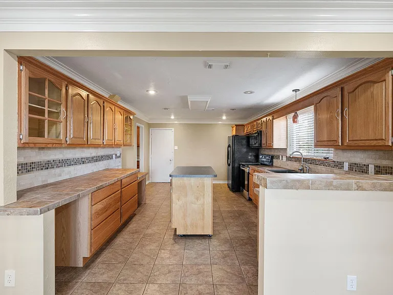 8030 Pine Falls Dr — Photo 8