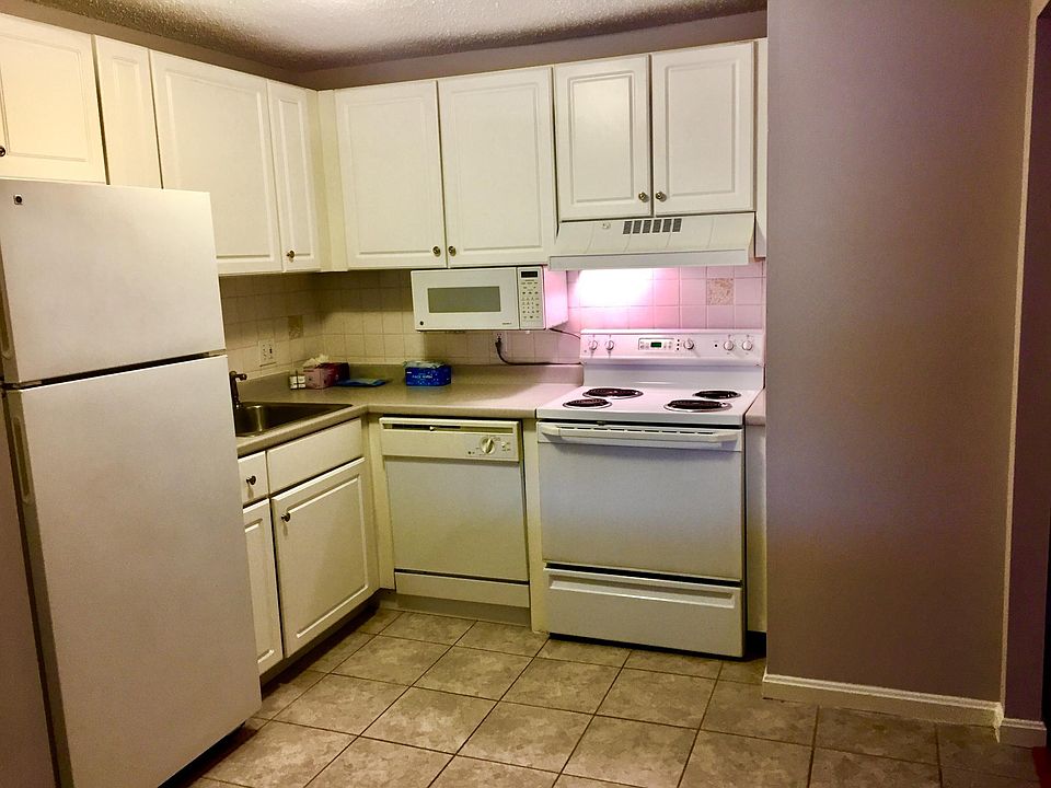 1st image of 202-4 Birchwood Ct #202