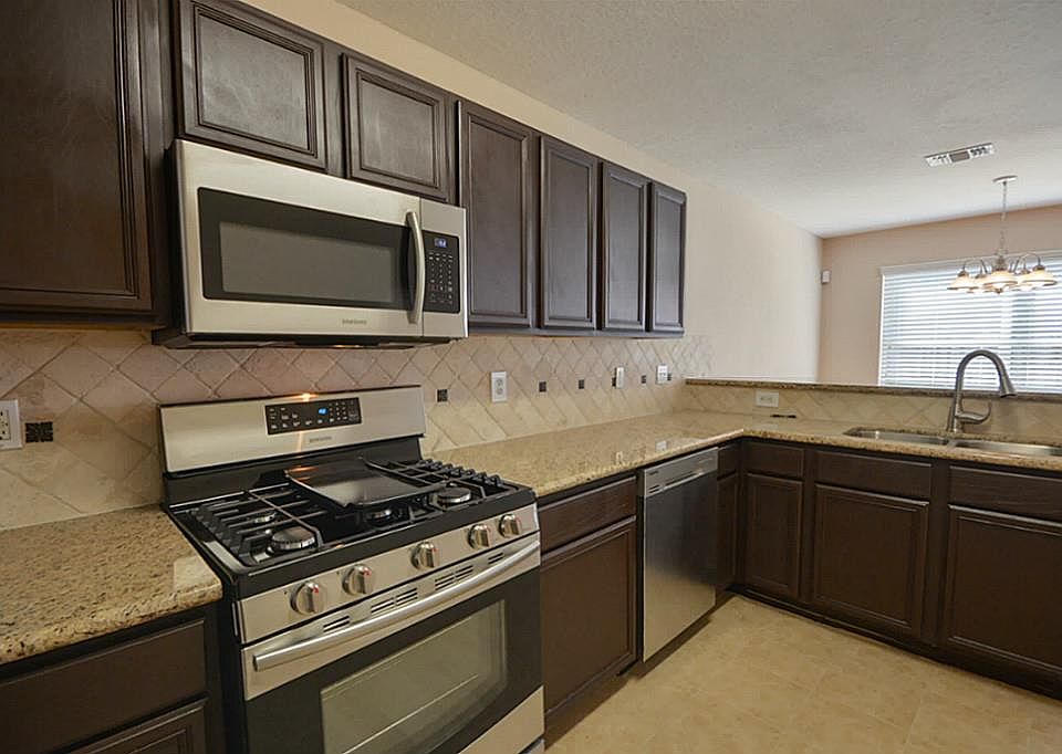 1st image of 20823 Fox Cliff Ln