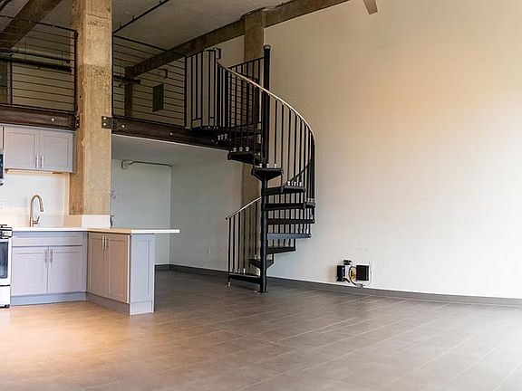 3rd image of 281 S Thomas St #506