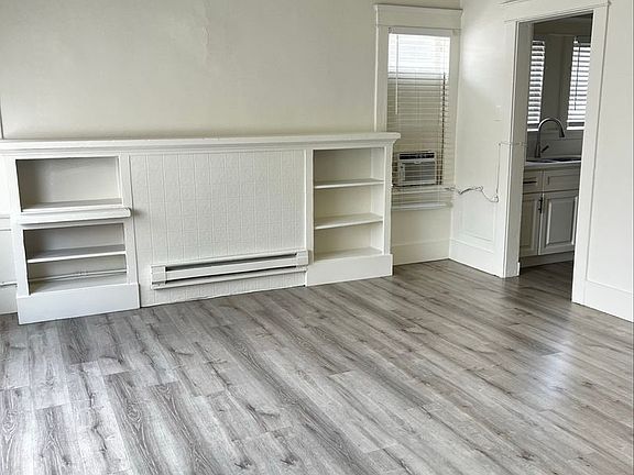 3rd image of 920 N Washington Pl APT 2