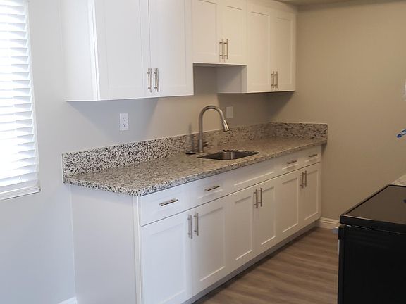 4th image of 2121 W 157th St APT 4