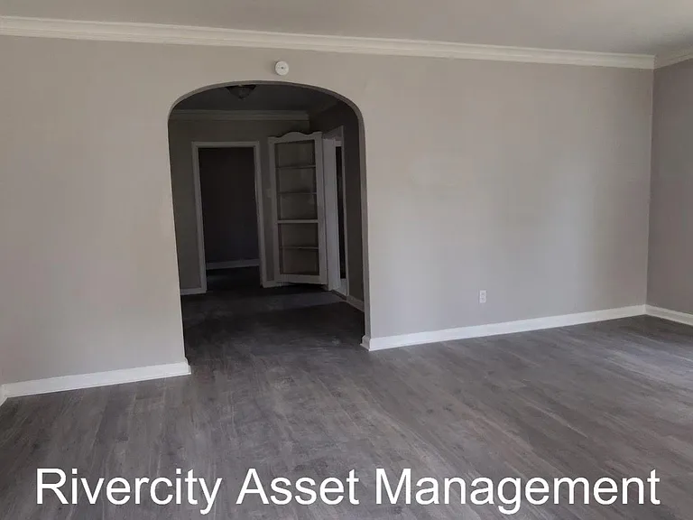 2386 Larose Ave — Photo 3