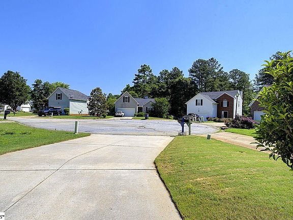 2nd image of 6 Headwater Ct