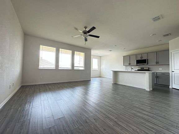 2nd image of 404 Pepperbark Ave