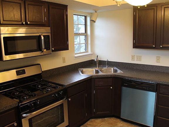 3rd image of 2832 Mission Hills Ln