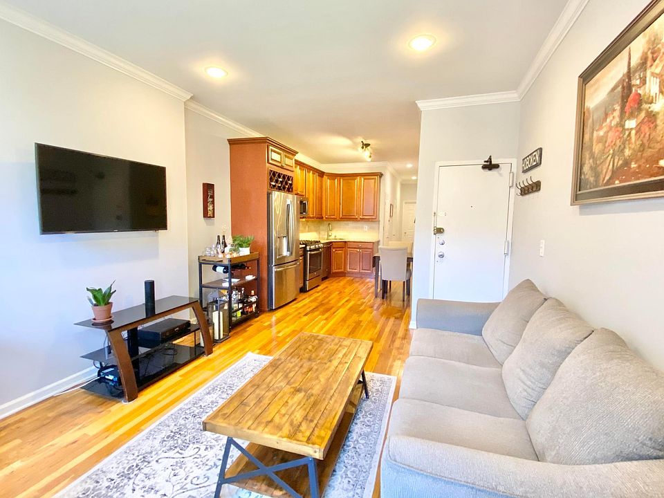 1st image of 625 Willow Ave APT 1R