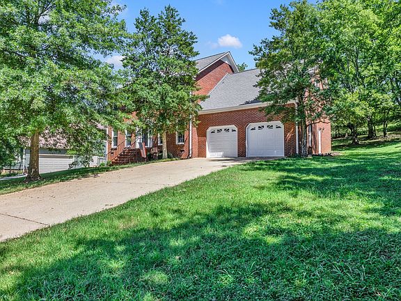 3rd image of 119 Deerfield Dr