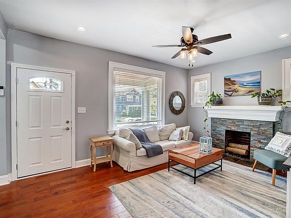 4th image of 3625 Tamarack Ave
